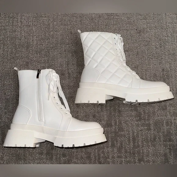 Fashion Nova White Oh You Heart Quilted Combat Boots - Size 7 - Picture 4 of 7